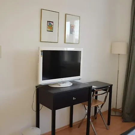 Apartment Schoene Grosse 2 Schlafzimmer Bis 6 Pax Naehe Stadion Signal Iduna